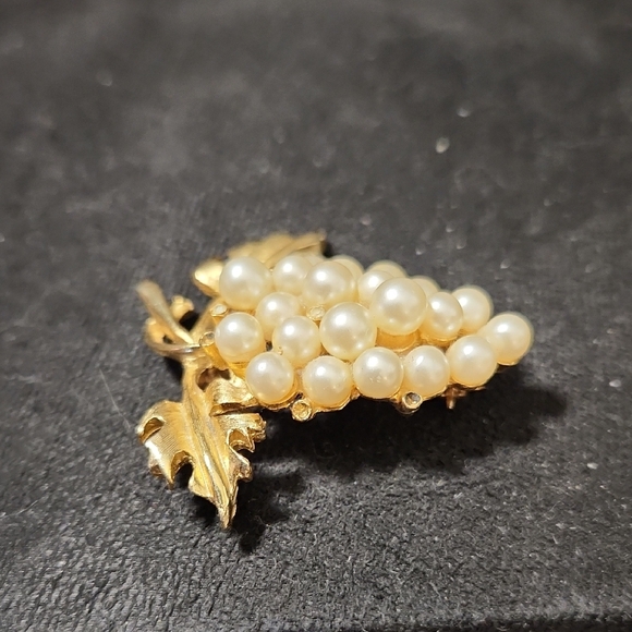 Vintage Gold and Cream Pearl Brooch - Picture 3 of 5